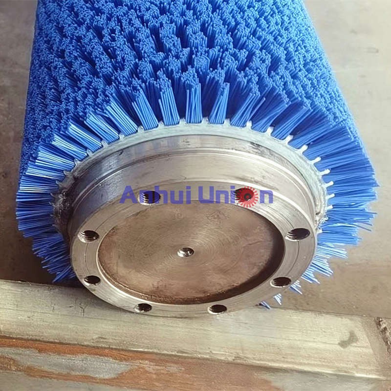 Brosse à rouleau spiralée pour éplucher les pommes de terre et les ...